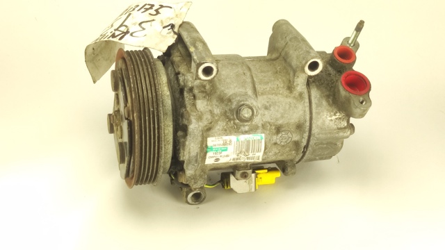 Компрессор кондиционера 9213175 BMW