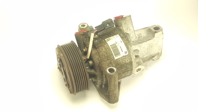 Компрессор системы кондиционирования 926003541R RENAULT