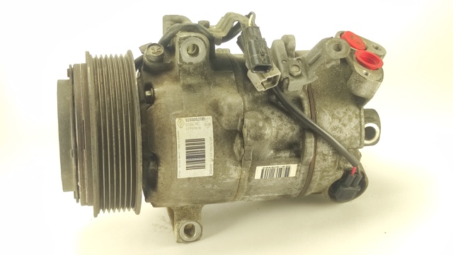 Компрессор климатической установки 926005211R RENAULT
