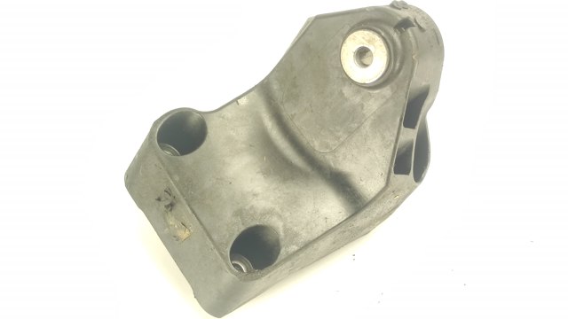 Кронштейн подушки (опоры) двигателя, левой A6542232200 MERCEDES