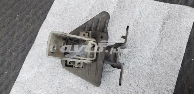 LR004826 LAND ROVER Петля задней двери купить в Львов