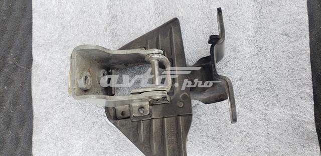 Петля багажника LR004826 LAND ROVER