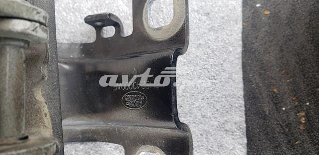 LR004826 LAND ROVER Петля задней двери купить в Киев