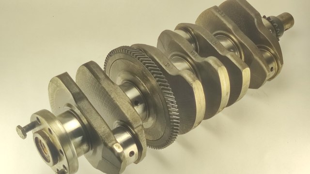 Коленвал двигателя LR022080 LAND ROVER