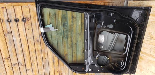 LR023160 LAND ROVER Дверь передняя правая купить в Ужгород
