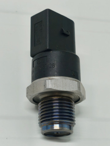 Датчик давления топлива 0041536728 BOSCH