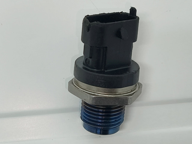 Датчик давления топлива 0281002908 BOSCH