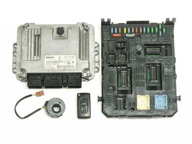 Электронный блок управления двигателем 0281013871 BOSCH