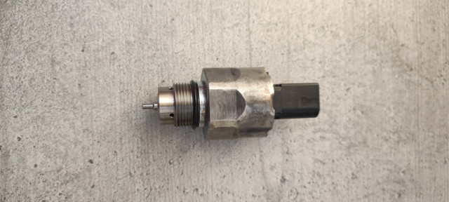 03L130764A VAG Регулятор давления топлива в топливной рейке купить в Ровно