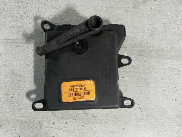 Моторчик заслонки печки 1056313 FORD