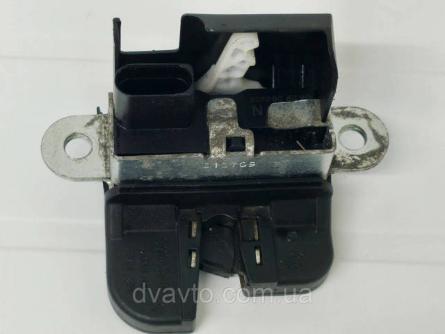 Замок и ручка двери задка 1T0827505G VAG