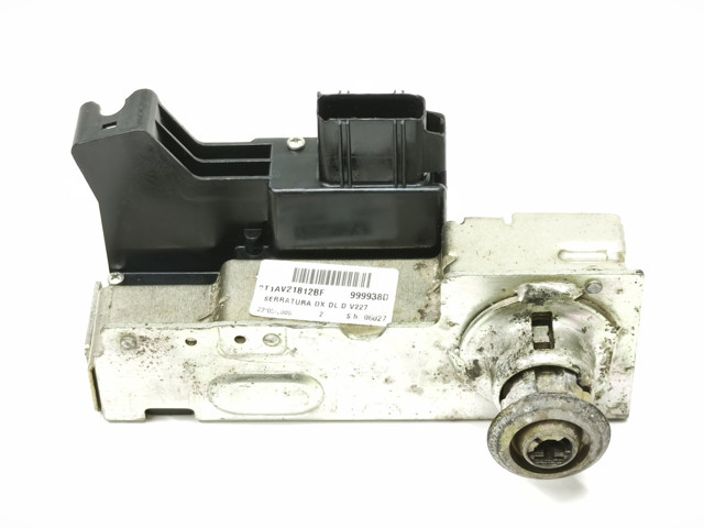 2T1AV21812BF FORD Замок двери передней правой купить в Украина