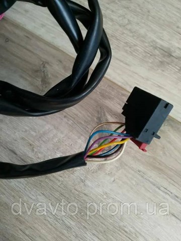VAG 3C0857934 Уплотнитель зеркала к двери правый в наличии Чернигов