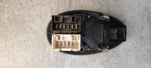 Кнопки переднего левого стекло подъёмника 500321137 IVECO