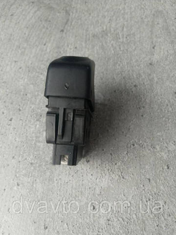 RENAULT 8200090327 Кнопка включения мотора стеклоподъемника передняя правая в наличии Харьков