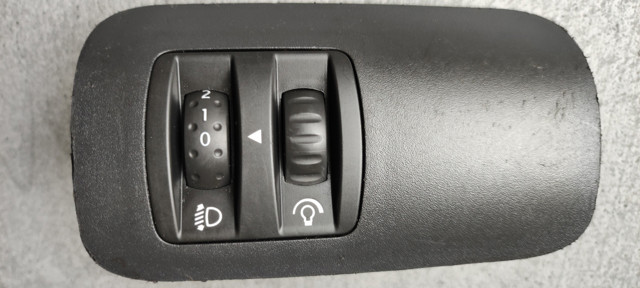 Кнопка корректора фар 8200121805 RENAULT