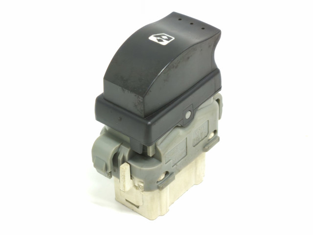 Кнопка подъемника задних стёкол 8200315029 RENAULT