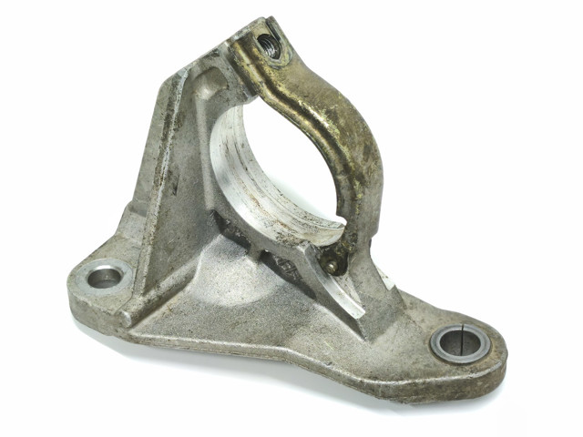 Опора подвесного подшипника передней полуоси 8200371715 RENAULT