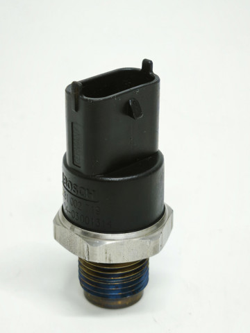 Датчик давления топлива 8200391398 BOSCH