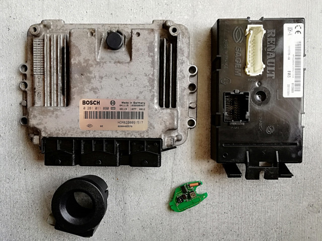 Компьютер двигателя 8200402578 BOSCH