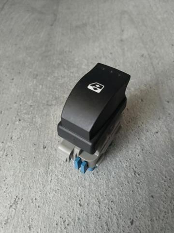 RENAULT 8200548968 Кнопочный блок управления стеклоподъемником передний правый в наличии Запорожье