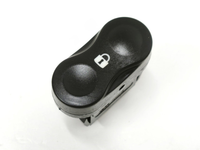 Кнопка центрального замка 8200870250 RENAULT