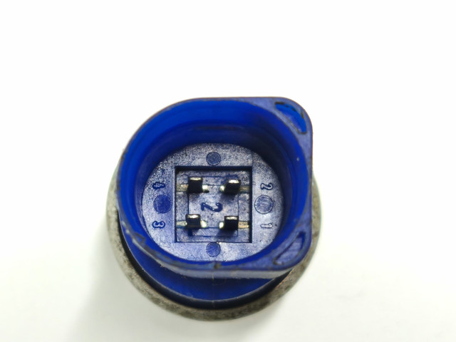 Термовыключатель вентилятора радиатора Audi A8 D3