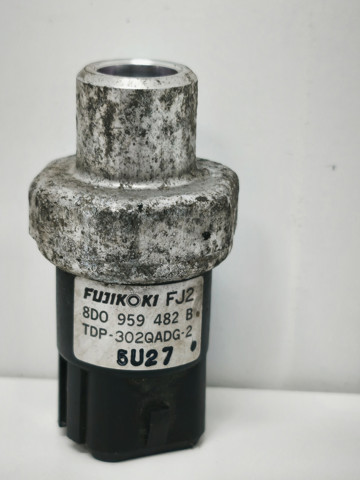 Датчик-клапан кондиционера Audi A8 D3