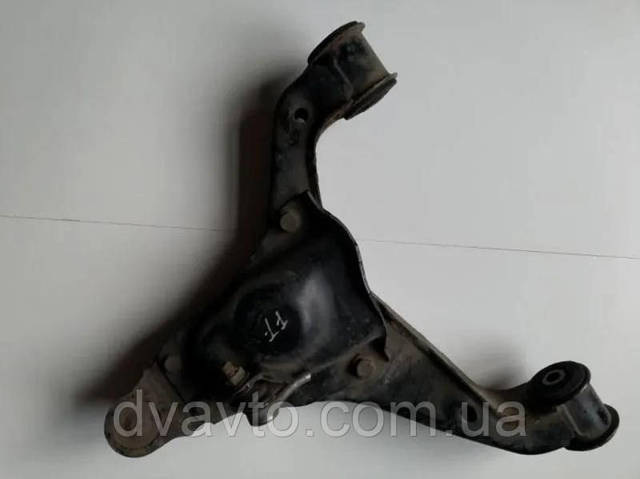 Нижний правый рычаг передней подвески A9063304107 MERCEDES