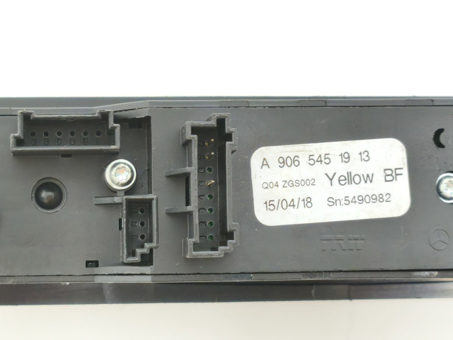 Кнопки переднего правого стекло подъемника A9065451913 MERCEDES