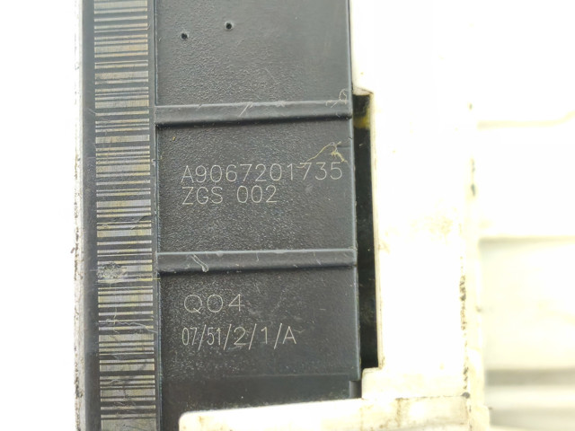 MERCEDES A9067201735 Замок передней правой двери в наличии Винница