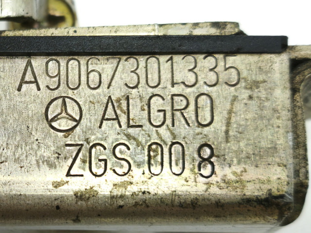 MERCEDES A9067301335 Замок двери боковой сдвижной правой в наличии Черкассы