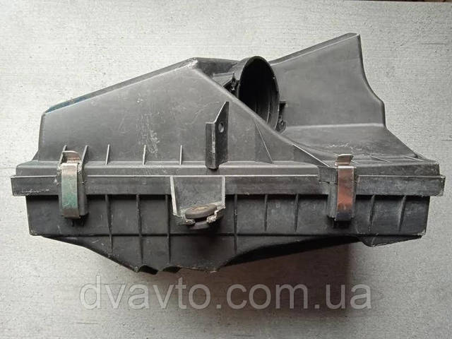 MR911742 MITSUBISHI Корпус воздушного фильтра, нижняя часть купить в Чернигов