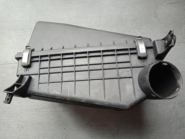 MITSUBISHI MR911742 Корпус воздушного фильтра, нижняя часть в наличии Черновцы