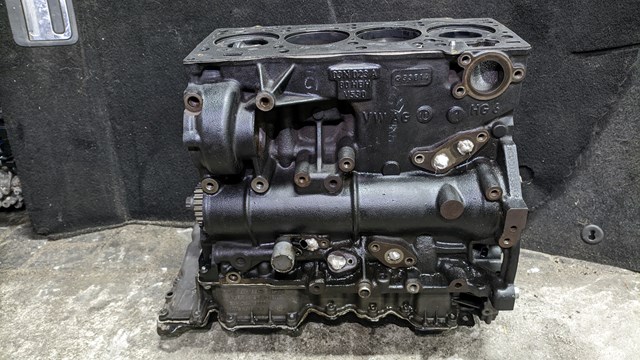 Двигатель голый 04L100033D VAG