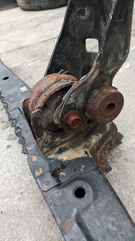 Подушка (опора) двигателя, передняя 123610R040 TOYOTA