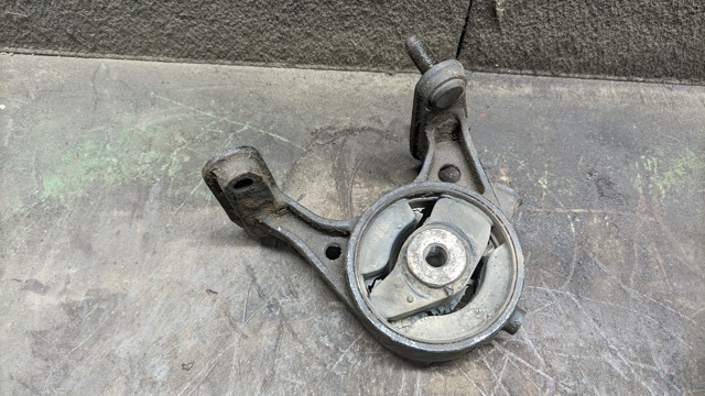 1237126010 TOYOTA Подушка (опора) двигателя задняя купить в Павлоград