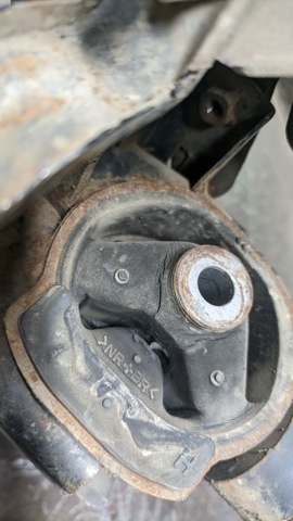 TOYOTA 1237226010 Подушка (опора) двигателя левая в наличии Ужгород