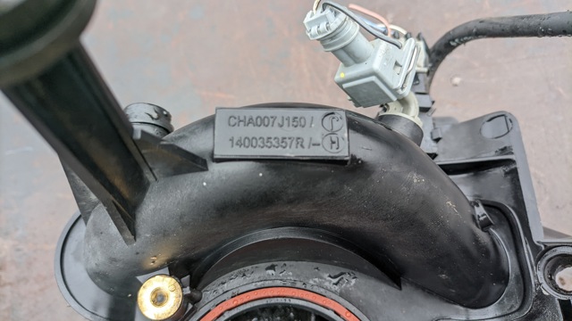 140035357R RENAULT Впускной коллектор купить в Львов