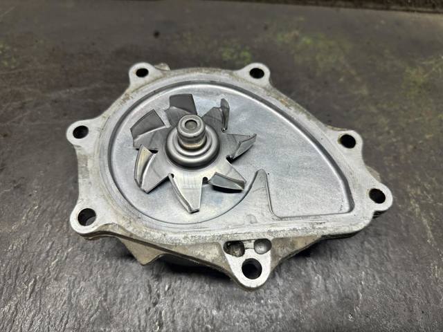 TOYOTA 1610029496 Помпа в наличии Одесса