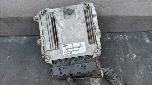 Электронный блок управления двигателем Mitsubishi Outlander 2 40