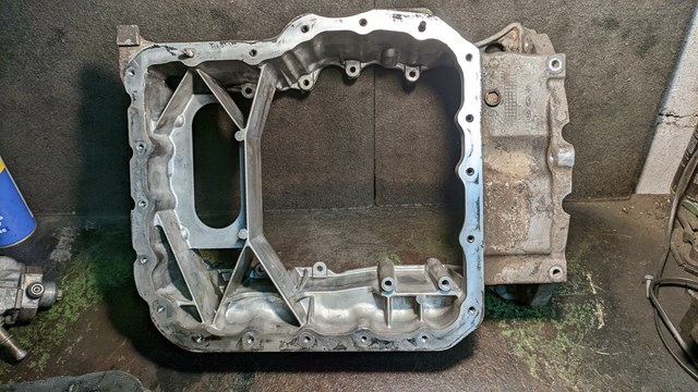 Поддон маслянный картера двигателя, верхняя часть 215102F002 HYUNDAI
