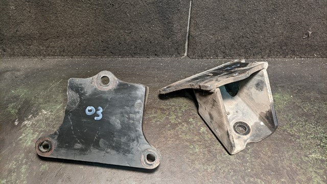 Кронштейн подушки (опоры) двигателя, левой 216114A100 HYUNDAI