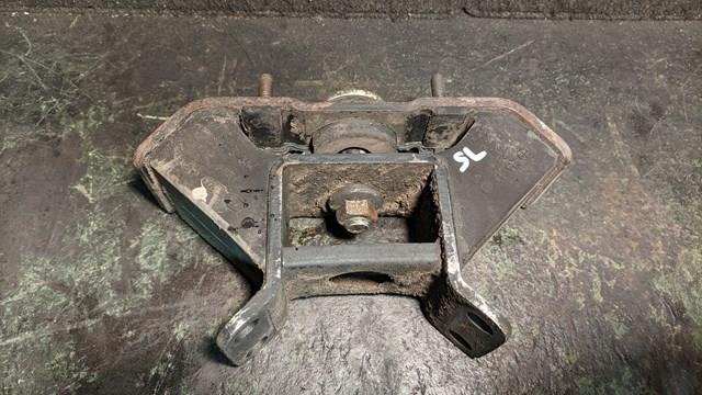 Подушка (опора) двигателя, левая 218323E384 HYUNDAI