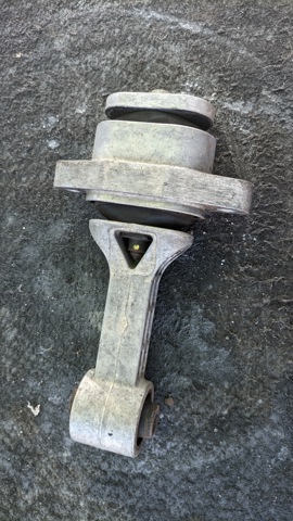 Подушка (опора) двигателя, нижняя 219501J000 HYUNDAI