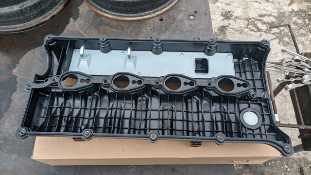 HYUNDAI 224104A401 Крышка клапанная в наличии Николаев