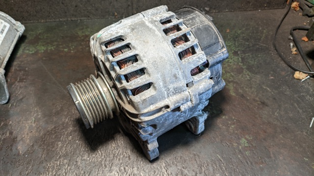Автомобильный генератор 231000788R RENAULT