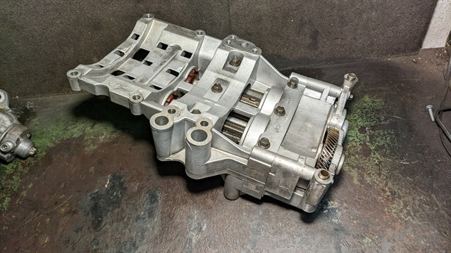 Корпус балансировочного механизма 233002F010 HYUNDAI