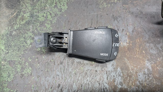 Переключатель подрулевой, управления аудио системой 255522187R RENAULT