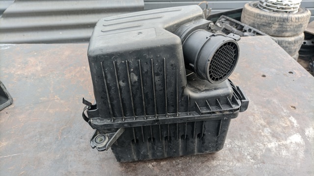 Корпус воздушного фильтра, верхняя часть 281112B200 HYUNDAI